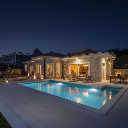 Villa Katarina With Pool