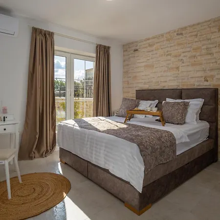 Villa Katarina With Pool *