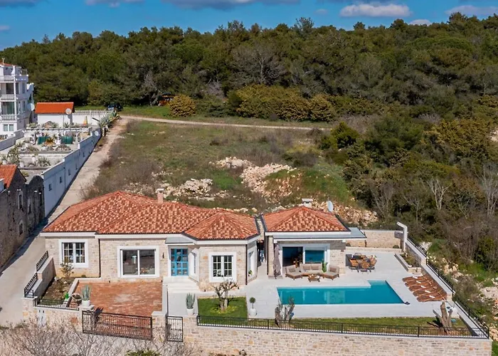 Villa Katarina With Pool *