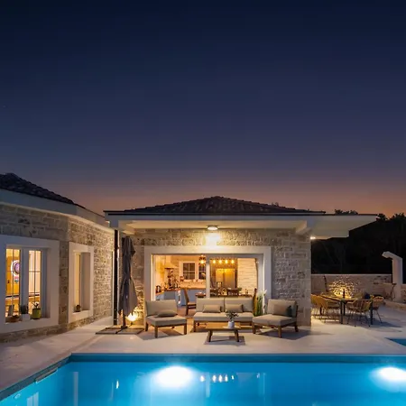 Katarina With Pool Villa *