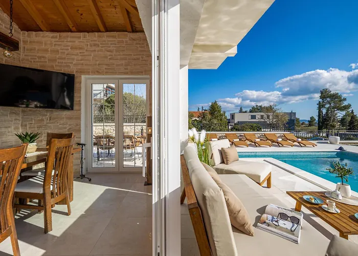 Katarina With Pool 빌라 *